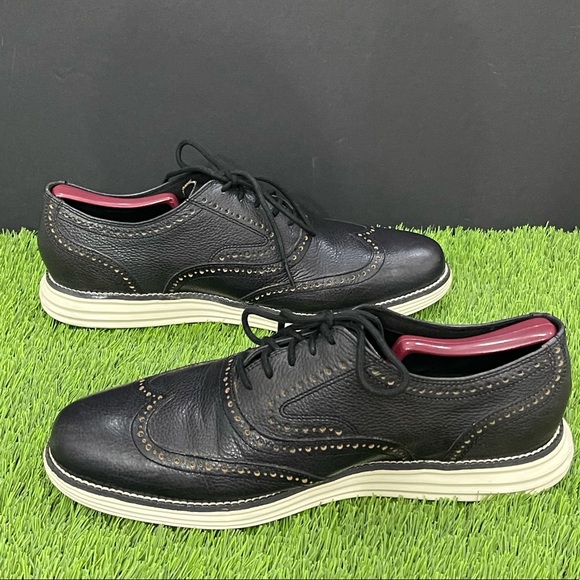 Cole Haan OriginalGrand Black Wingtips with tan dot detailing. Size 10. - Picture 7 of 12